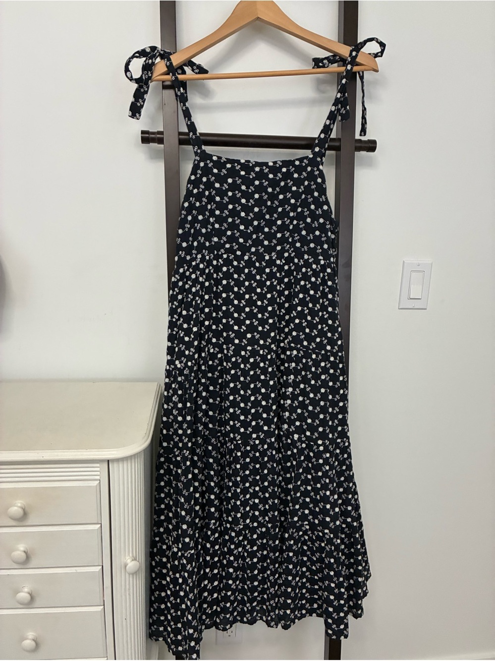 Stunning Navy Blie Floral Tie-Shoulder Maxi Dress. Lined. Floral. Size Medium